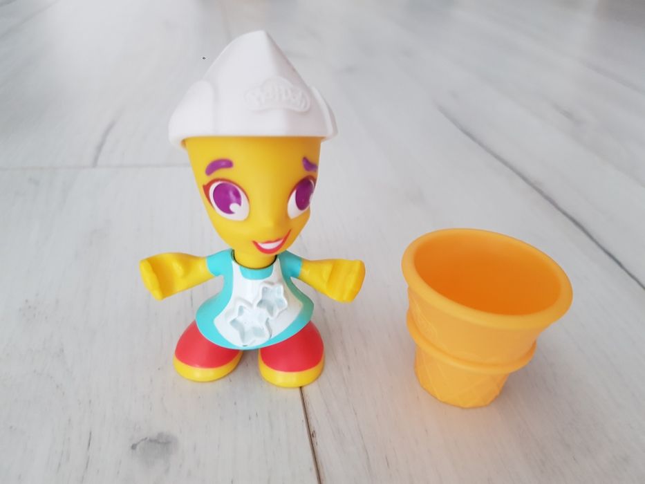 Play Doh Town Sprzedawczyni Lodów B5960