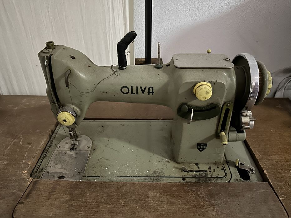 Máquina de costura Oliva