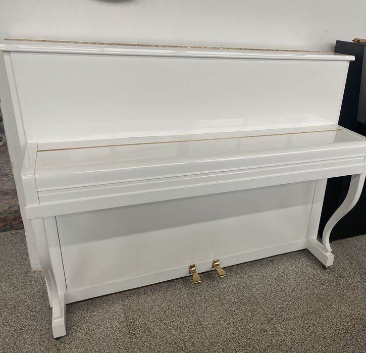 Piękne, białe pianino Grotrian Steinweg