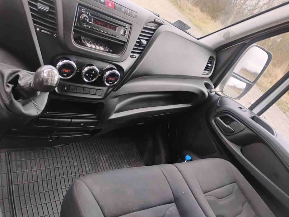 Sprzedam Iveco daily kontener 2015 rok winda niski przebieg