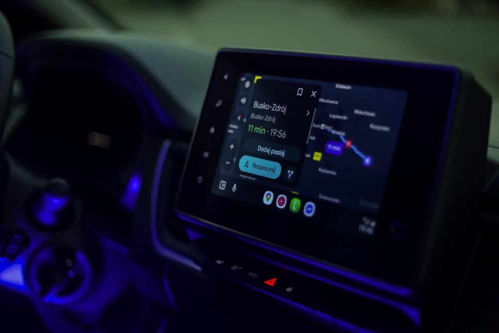 Wynajem busów busa Renault Trafic Czarny VIP 9 osób Wesele Urodziny 18