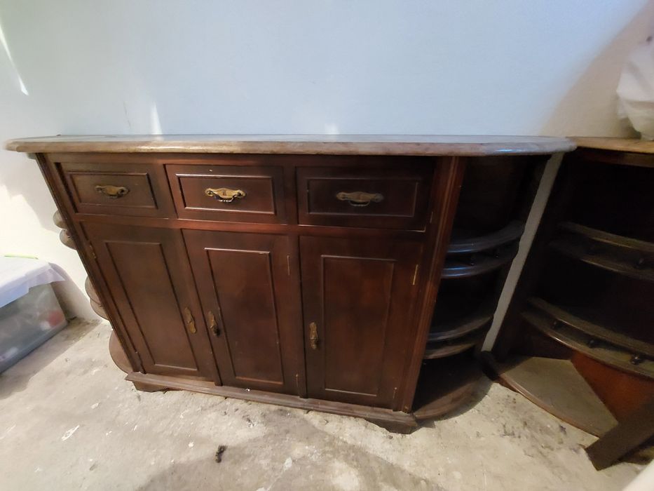 Conjunto de Aparadores Clássicos em Madeira – Elegantes e Funcionais