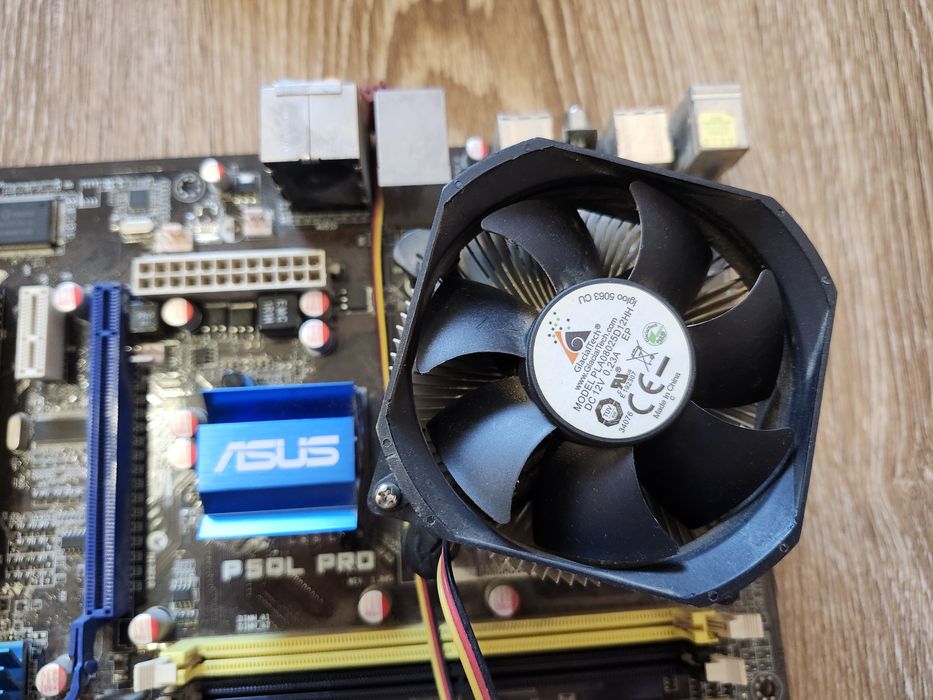 Продам материнську плату Asus P5QL Pro з кулером