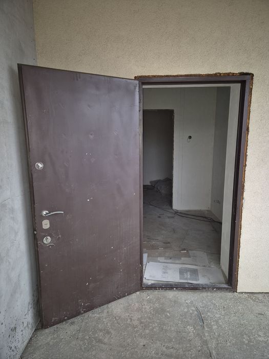 Двері вхідні металеві з коробкою