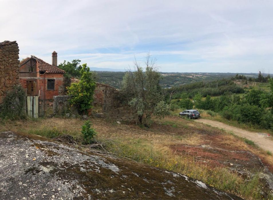 Casa com 55m2 + pátio com 24m2