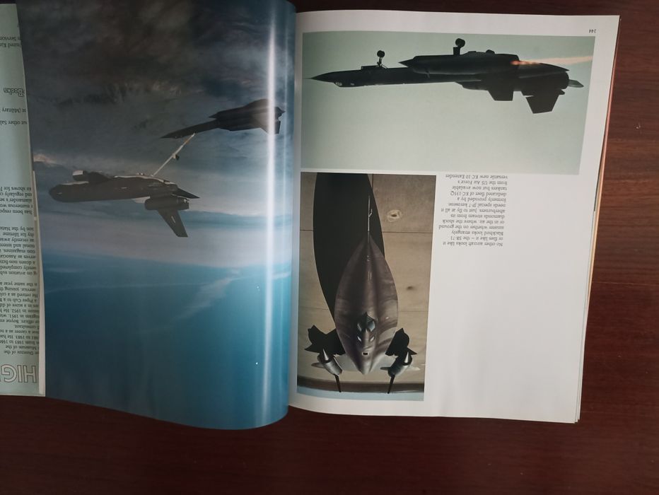 Livro sobre aviões de guerra