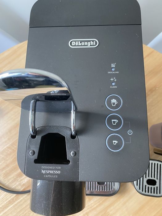 Maquina de café Nespresso DeLonghi - Lattissima One