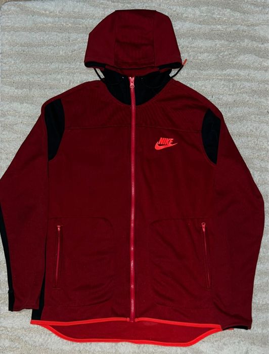 Зіпка Nike червона розміру М оригінальна
