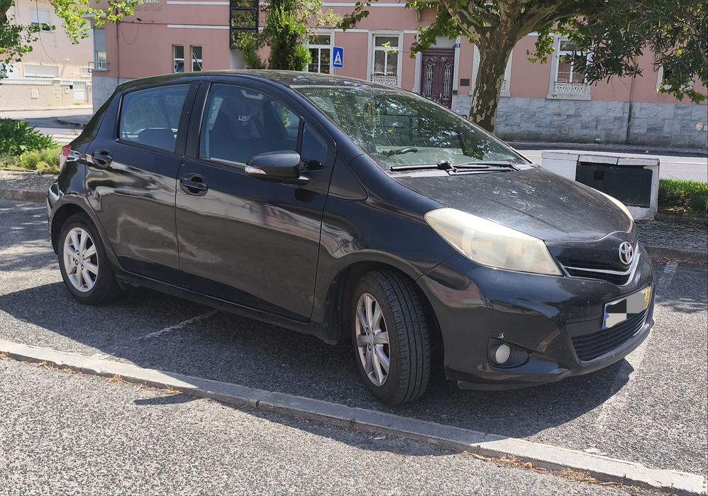 Toyota Yaris 2013 — photo 2