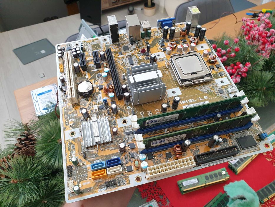 płyta główna IPIBL-LB-REV1.01 HP Socket 775 Intel E4600 DDR2 4Gb ram