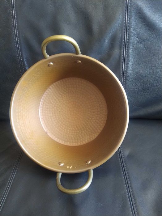 Antiga panela grande em cobre martelado (32 cm)