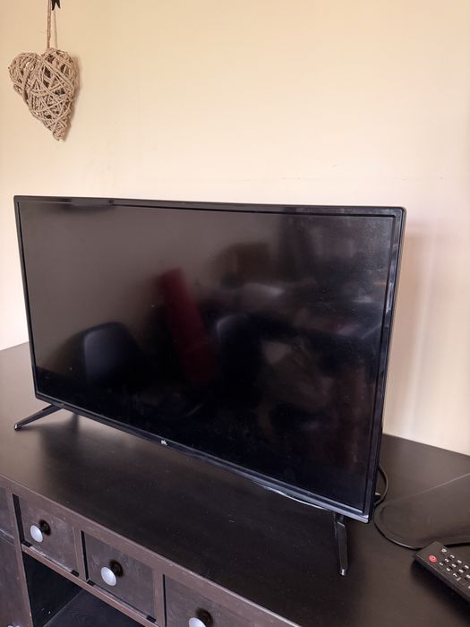 Televisão TV Led marca Ok 32'' + oferta de suporte extra