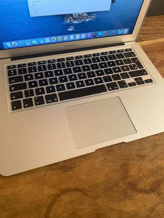 Zadbany Apple MacBook Air 13 i5 4GB 256KB