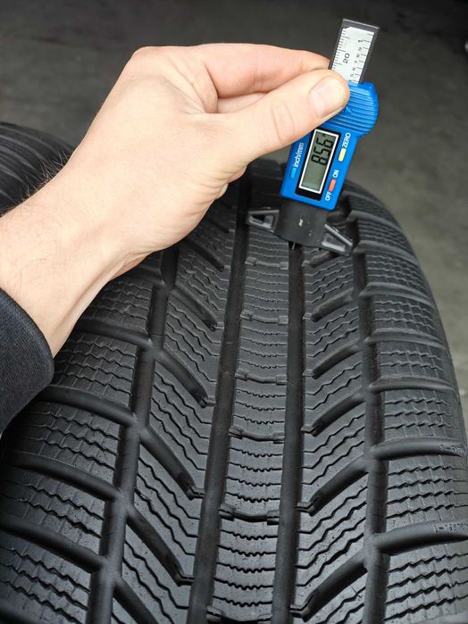 Пара 2шт продам R18 215 55 Continental WinterContact TS870P 23р 8мм