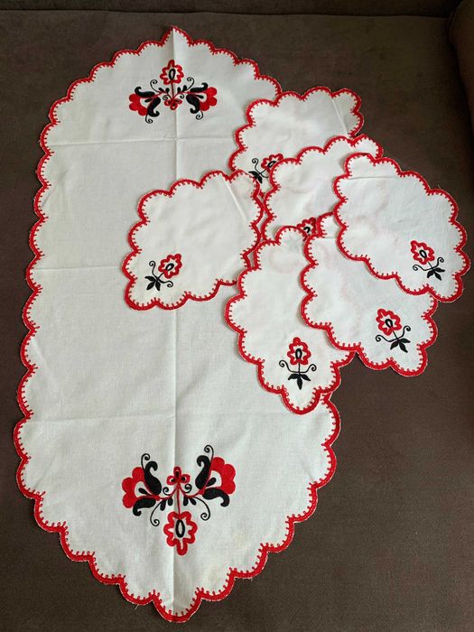 Подарочный Комплект вышитых салфеток хлопок 7 шт