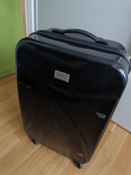 Walizka podróżna srednia