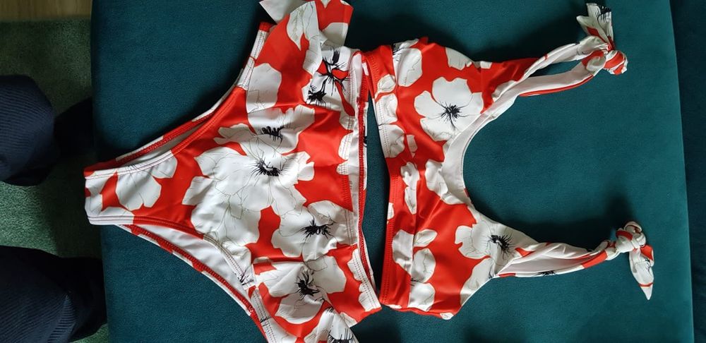 Varios bikinis em bom estado