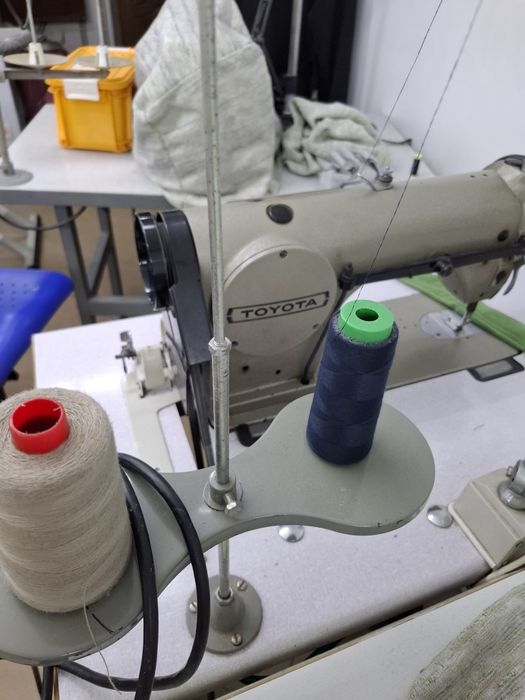 Máquina de ziguezague industrial está a monofasica