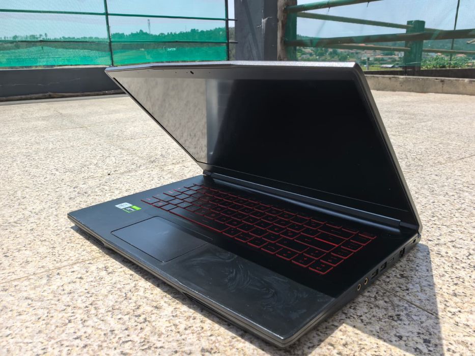 Vendo portátil gaming MSI GF63 Thin em excelente estado, muito bem estimado e totalmente funcional.