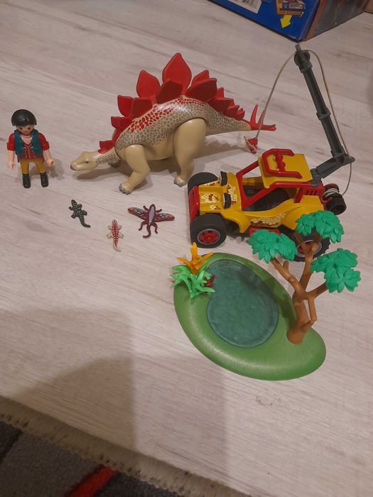Playmobil 9432 Pojazd badawczy ze stegozaurem