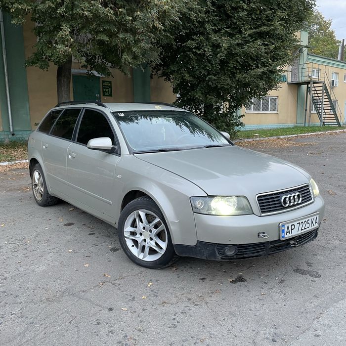 Ауді а4 2.5 дизель 2004 рік.