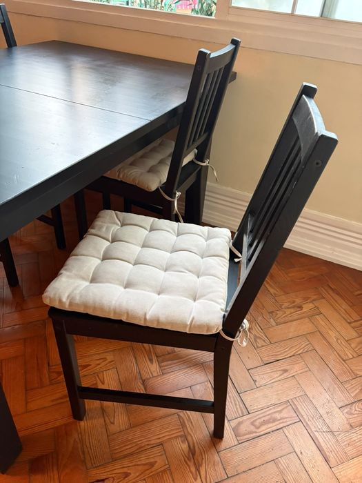 Mesa de jantar com cadeiras