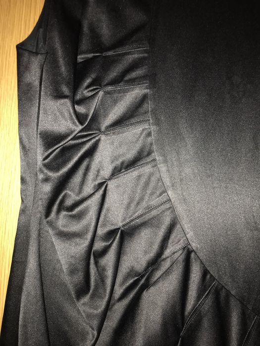 Vestido de cetim preto