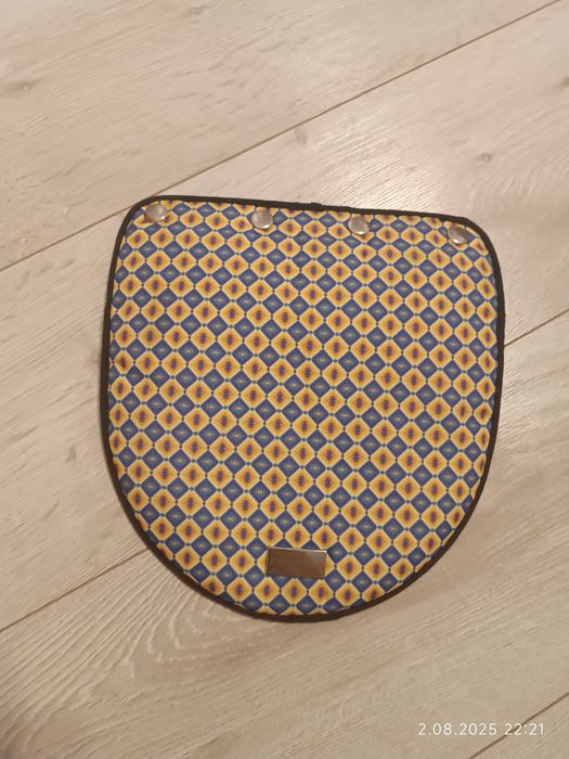 Klapka pokrywka farbotka duża żółta niebieska w kratkę