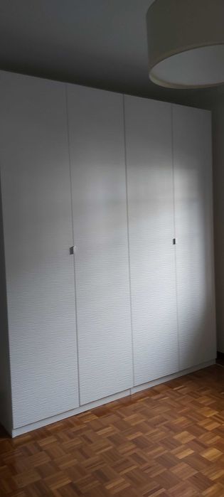 Roupeiro de quarto em muito bom estado