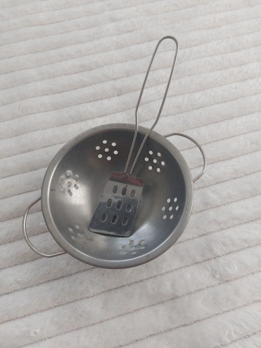 Coador com escumadeira de brincar