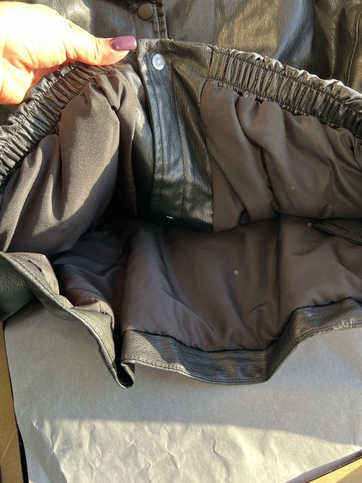 Шкіряна жіноча куртка Zara S чорного кольру XS і L