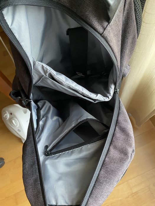 Mochila multiuso com doca usb