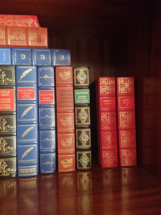 Livros antigos em bom estado