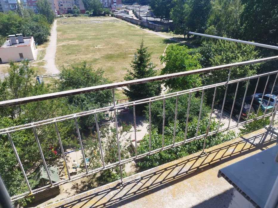 Продаж трьохкімнатної квартири в м.Гнівань з індивідуальним опаленням.