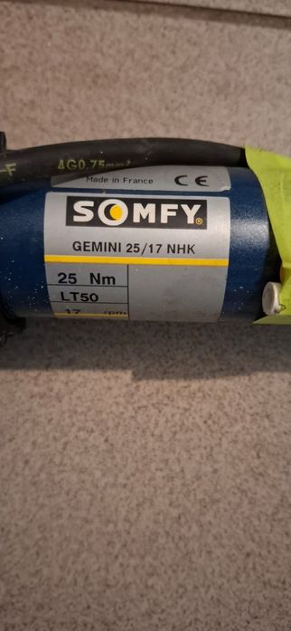 Napędy do rolet zewnętrznych, radiowe z pilotem