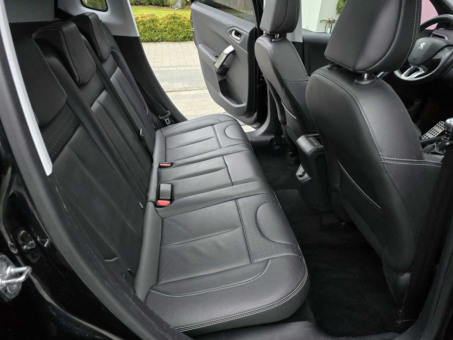 Peugeot 2008 1.6 HDi 115 ALLURE Max wyposażenie nowe wtryski i rozrząd