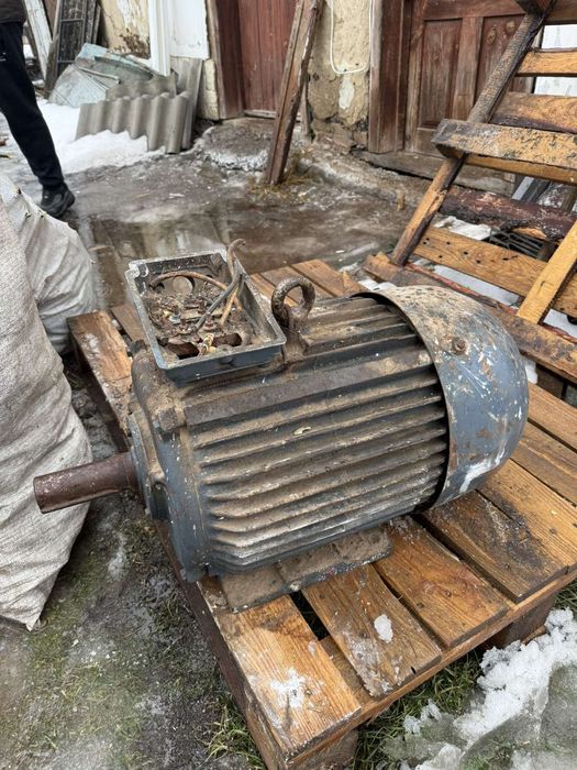 Продам електродвигатель 22 кВт