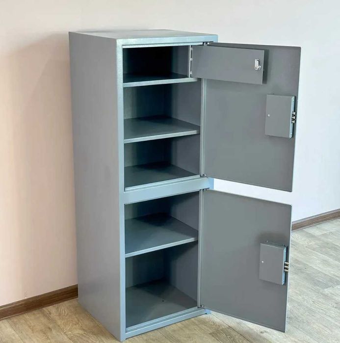 Офісний сейф для зберігання документів з касовим відділенням трейзером