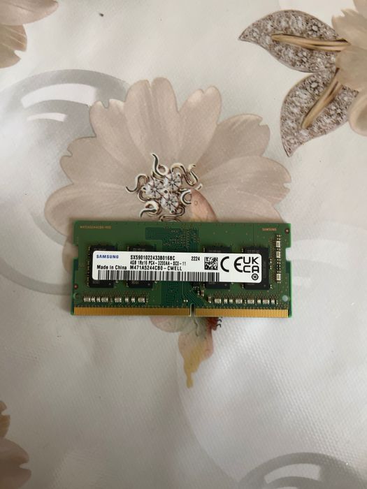 Оперативная память Samsung 4GB DDR4 SO-DIMM • 350 грн