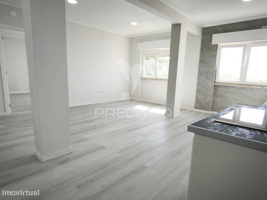 Apartamento T2 Remodelado com Arrecadação e Vista Rio – Setúbal