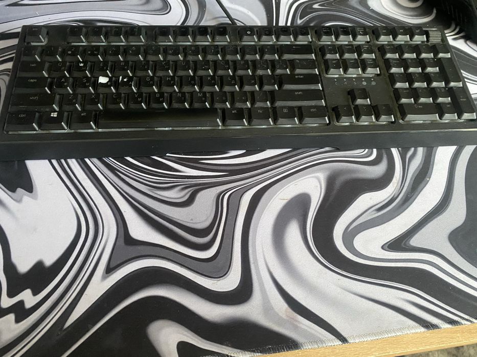 Продам клавіатуру Razer ORNATA v2