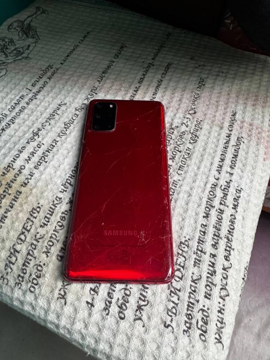 Samsung s20 plus без коробки с разбитой крышкой
