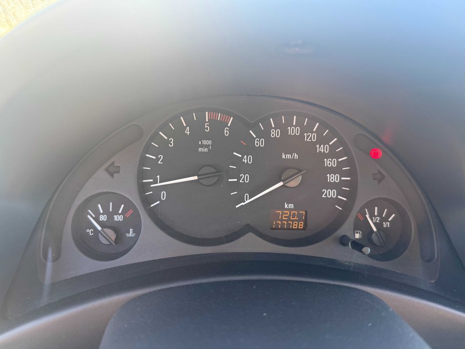 Opel Corsa CDTI Poucos km's