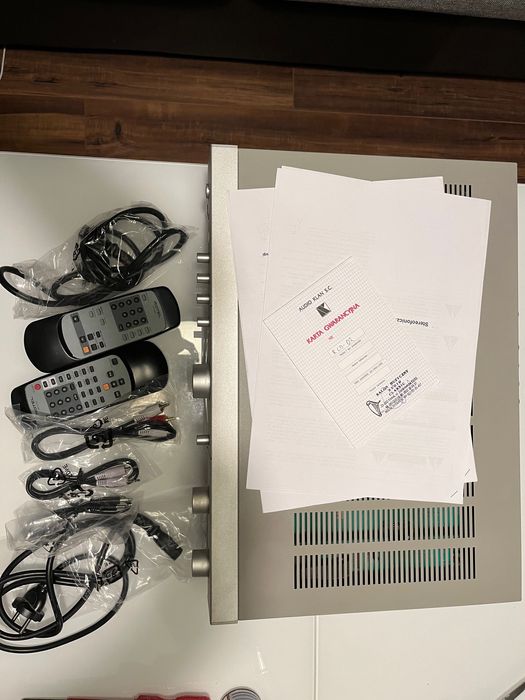 Stereo wzmacniacz Rotel RA-02 z pilotem i kartonem