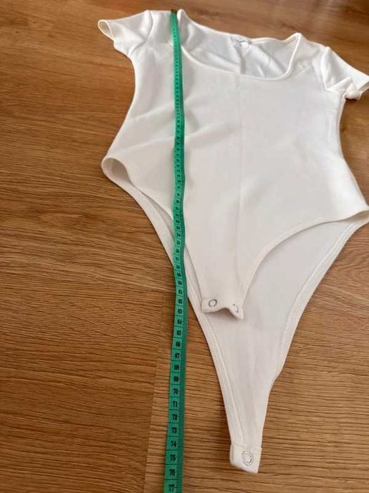 Białe gładkie jednolite body z rękawem dekolt Sinsay XS/S