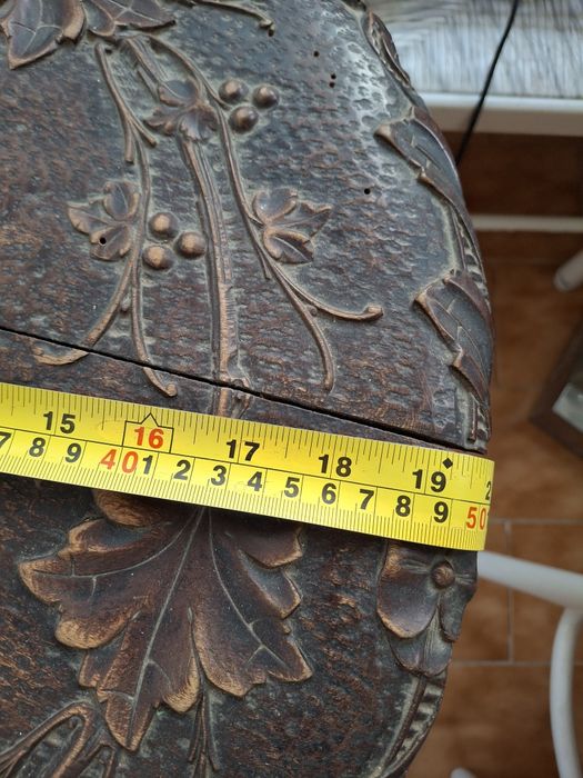 Espetacular mesa trabalhada redonda muito antiga