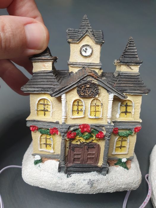 Dekoracje świąteczne domki z światełkami led