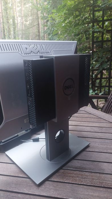 Komputer OptiPlex 7060,monitor, 16 GB ram, dysk 2x256 GB