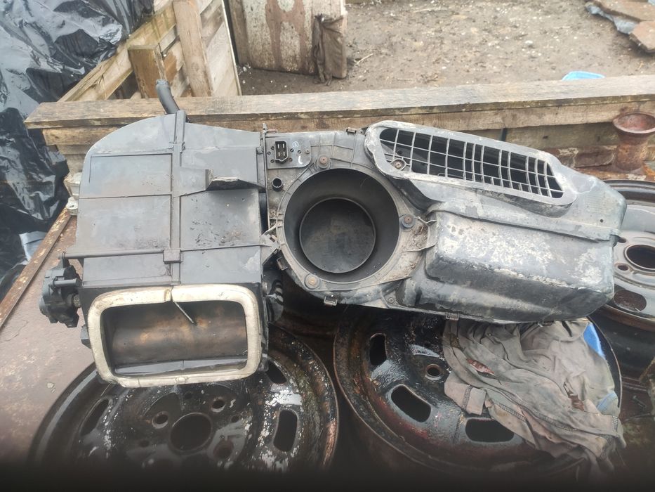 Продам корпус печки с ваз-2110 2006 года вместе с вентилятором