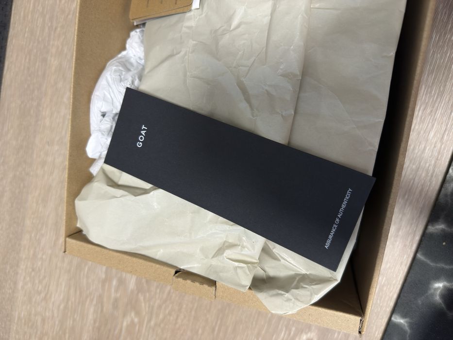 Buty Adidas Yeezy – oryginalne z GOAT